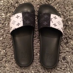 LouisV  black/ silver LE SS18 waterfront slides